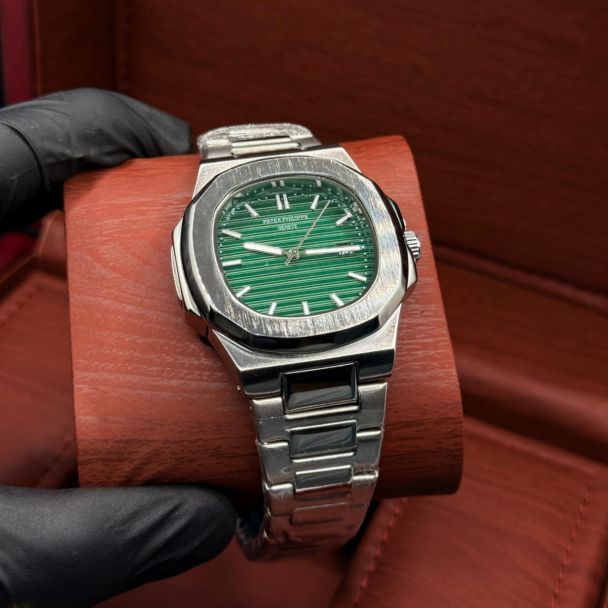PATEK PHILIPPE NAUTILUS THE EMERALD ICON OF ELEGANCE