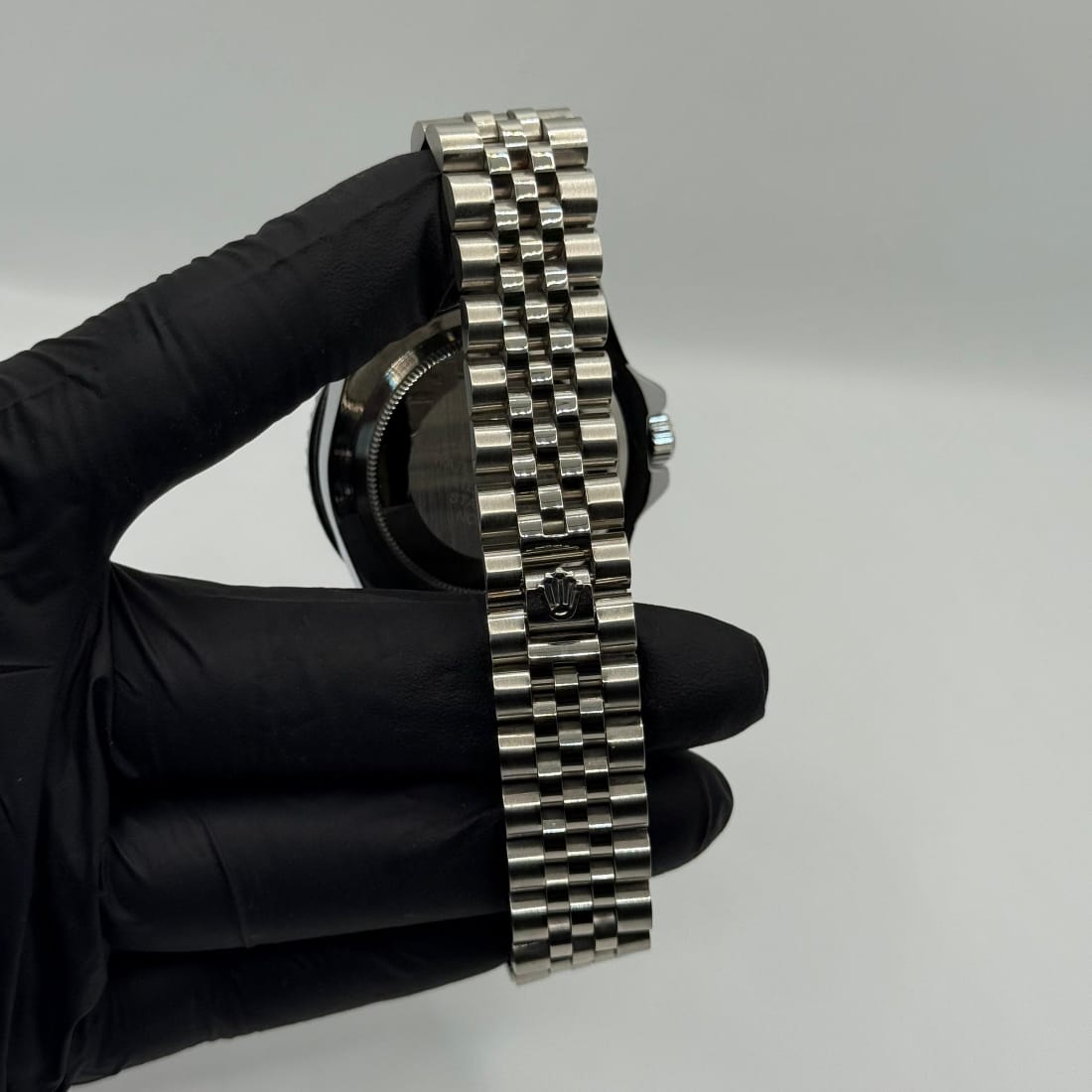 Icon of Luxury The Rolex Submariner