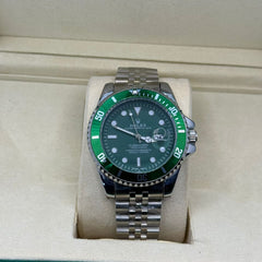 ROLEX SUBMARINER THE LEGENDARY DIVE WATCH